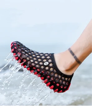 2021 Ljeto Uniseks Sandale Klompe Vrt Cipele Žene Novo Svijetlo Greška na Žele Cipele Papuče Ljudi Plaži Vode Cipela Mekan Stanova